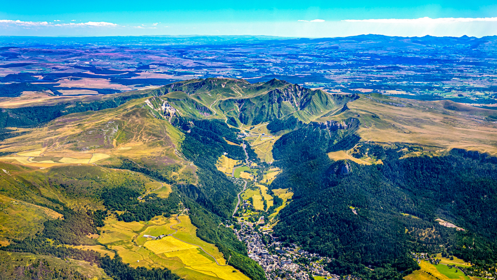 Monts Dore: Panoramic Getaway - From Puy de Sancy to Mont Dore, via the Dordogne Valley