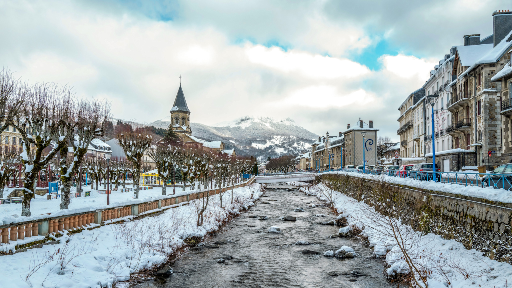 Snow-covered Dordogne Valley and Bourboule: Magical Winter Landscapes