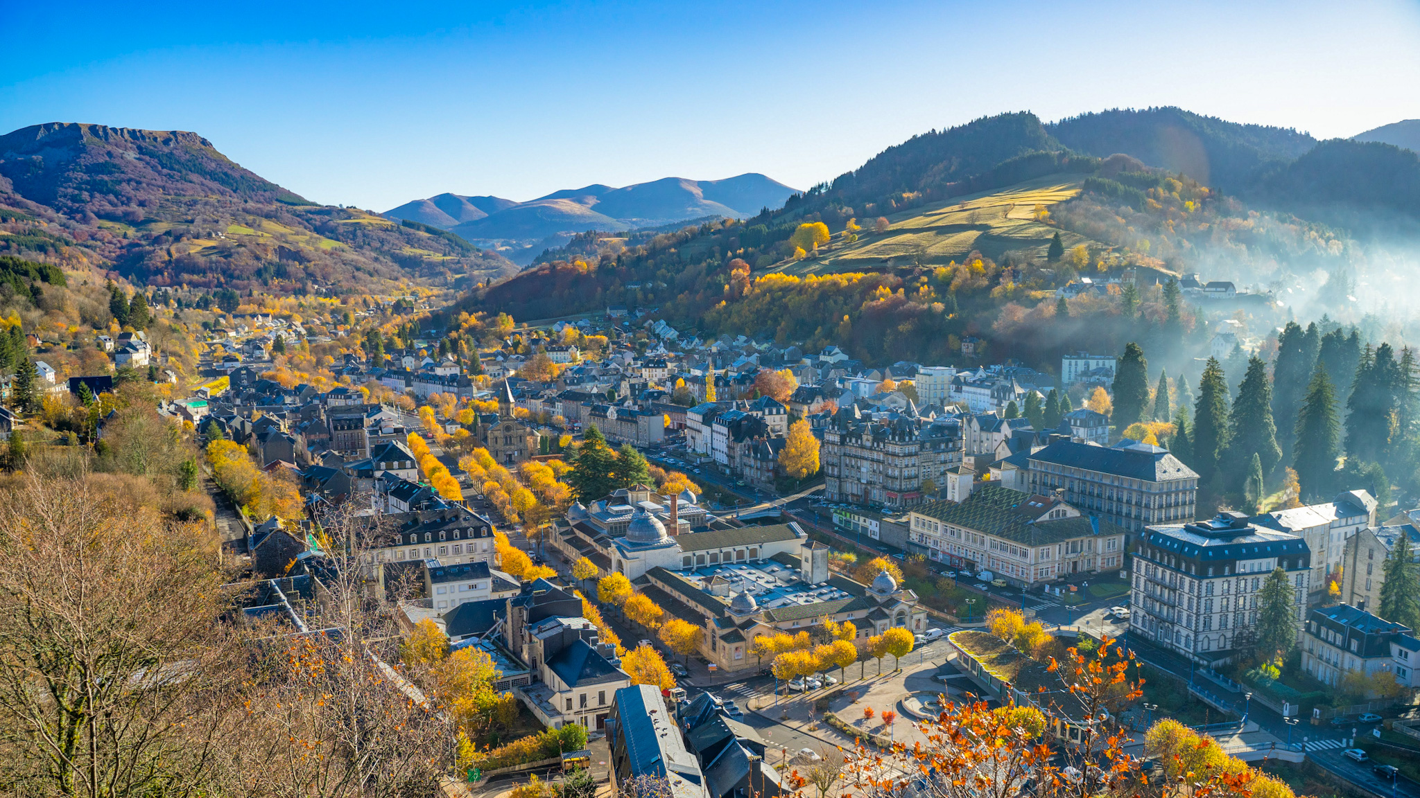 La Bourboule in Winter: White Magic and Splendid Panorama of the Sancy Massif