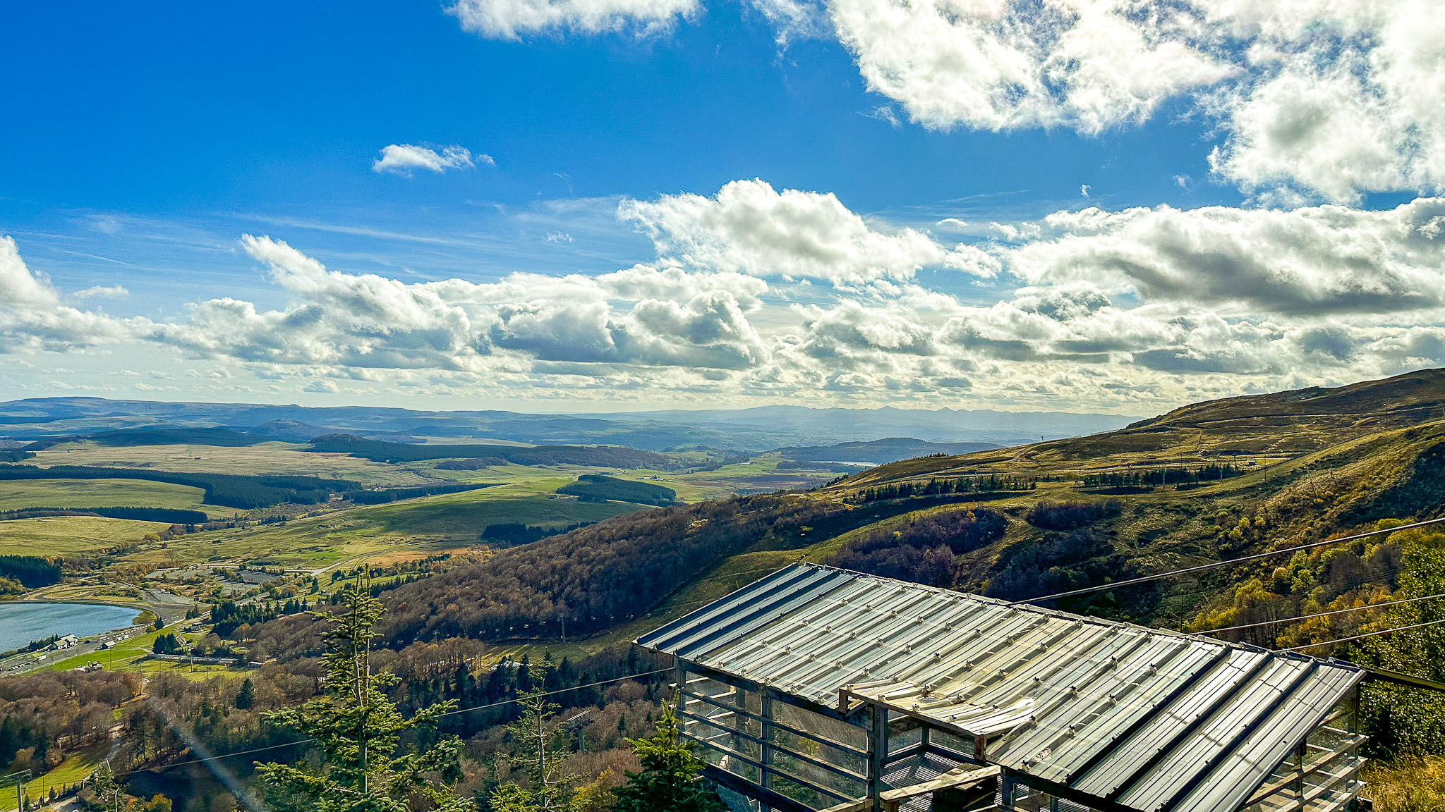 Zipline Super Besse, departure station in Autumn