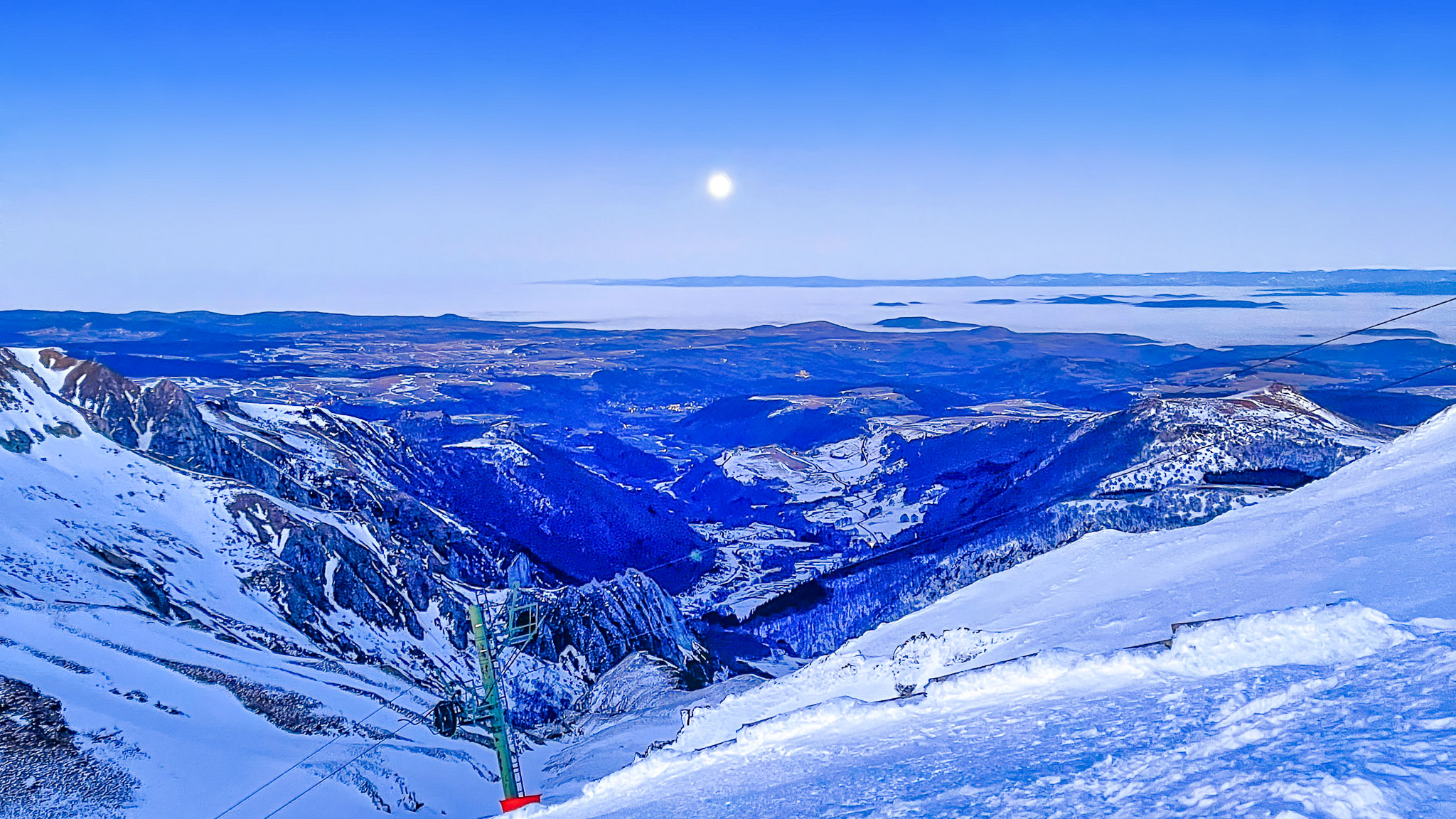 Sancy Massif: The Magic of the Chaudefour Valley .....