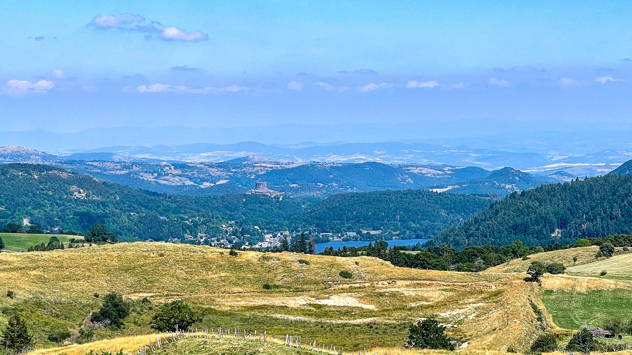 Mont Dore Hill Climb: Lake Chambon, Murol Castle - Enchanting Landscapes