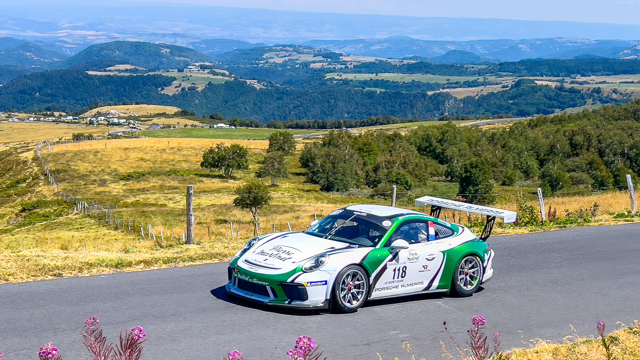 Mont Dore Hill Climb: Porsche GT3 Uphill - Speed ​​and Power