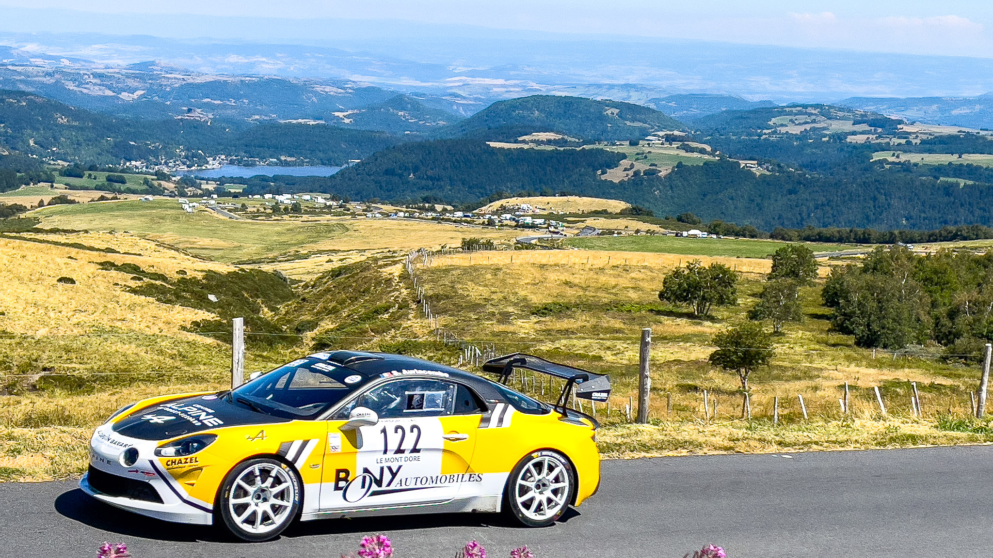 Mont Dore Hill Climb: Spectacle and View of Lake Chambon - Adrenaline and Beauty