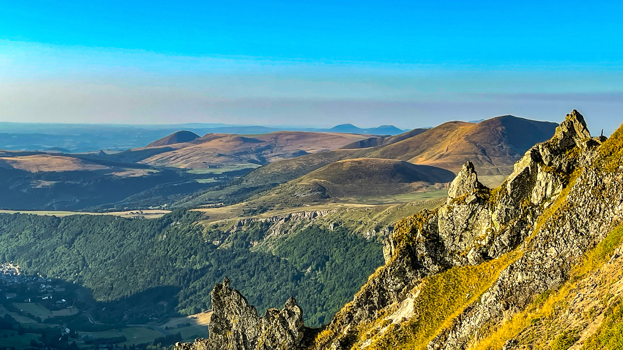 Puy de Sancy: From Puy de la Tache to Puy de l'Angle - A breathtaking panorama