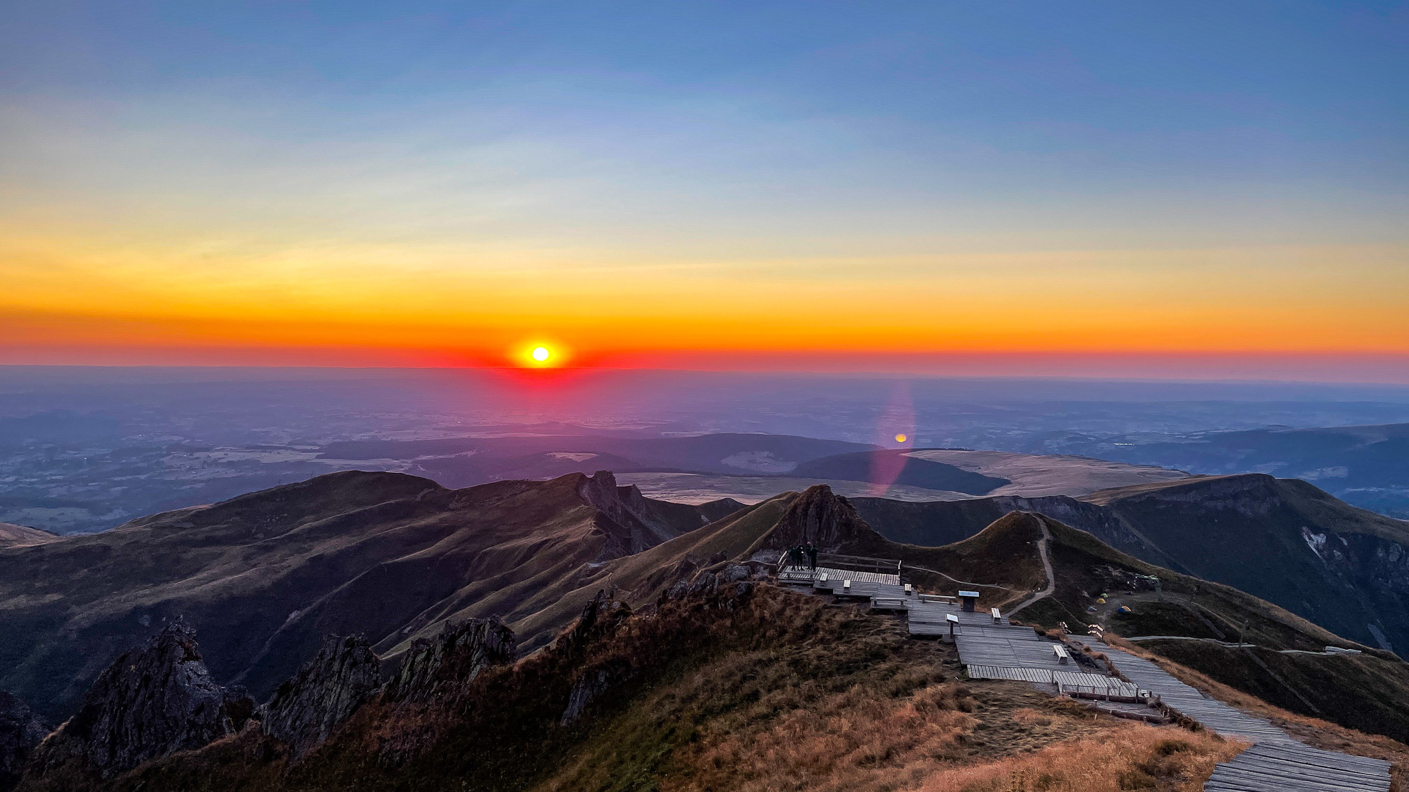 Puy de Chabanne: Golden Sunset over Puy de Cliergue - A Unique Moment