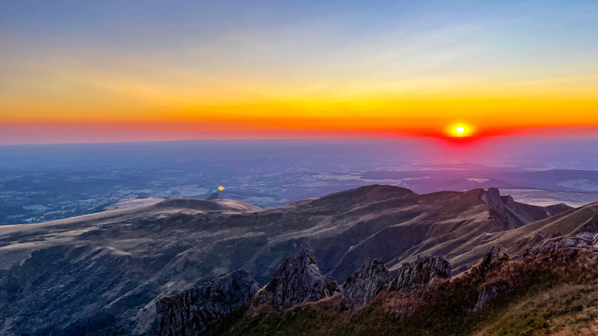 Puy de Sancy: Magical Sunset over the Tour Carrée, Puy de Chabanne and Roc de Courlande - A Natural Spectacle