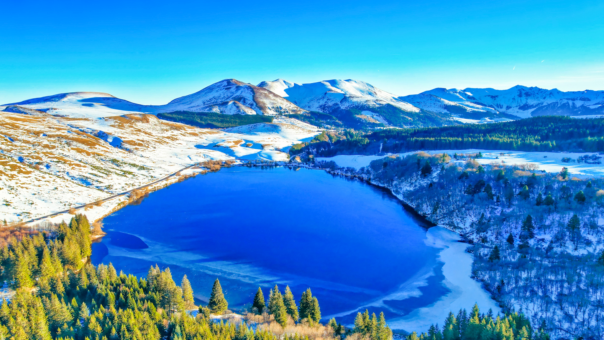 Auvergne: Lake Guéry, a Natural Jewel of the Sancy Massif