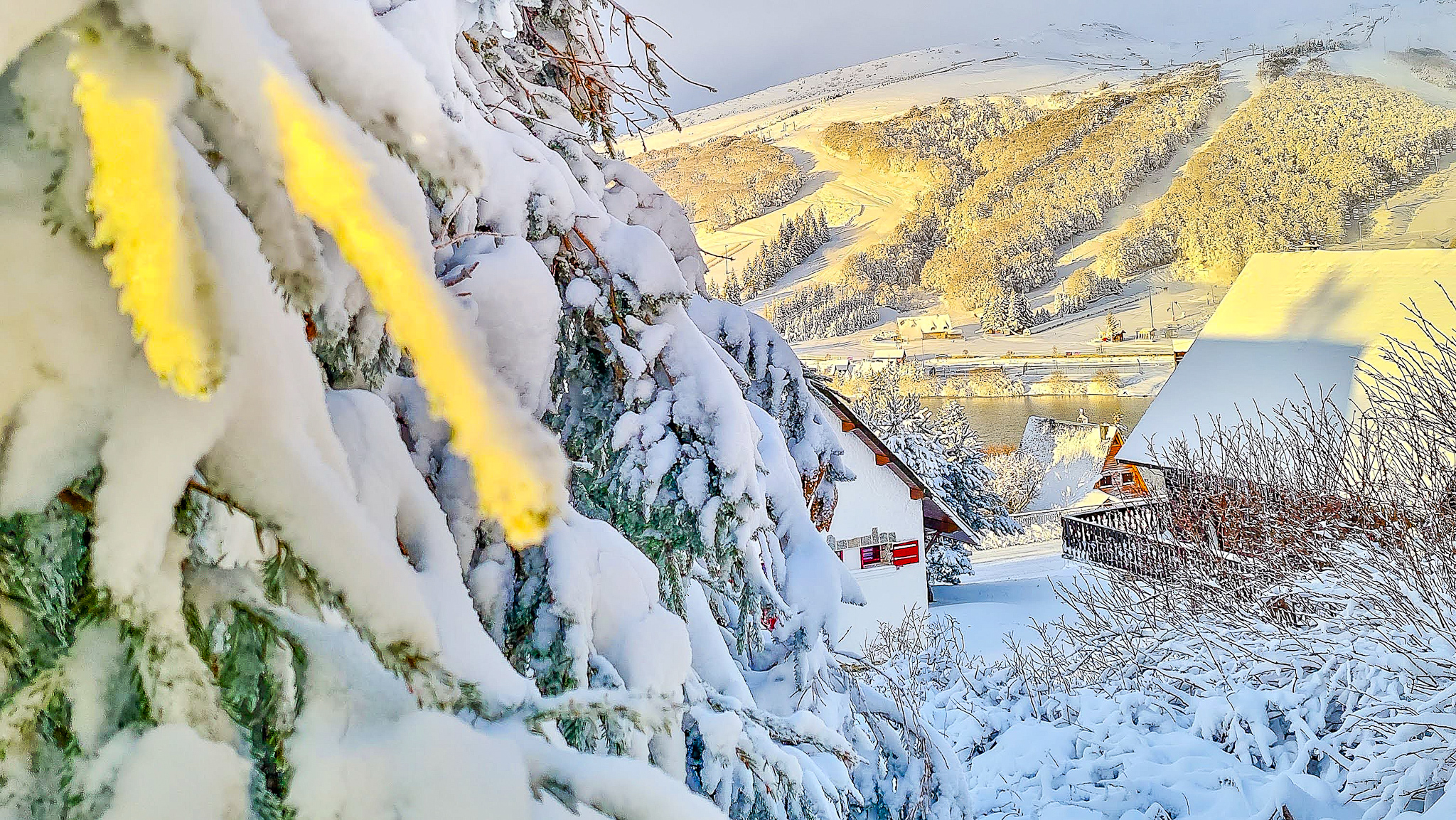 Chalet Ma Cambuse Super Besse - magical snowy forest