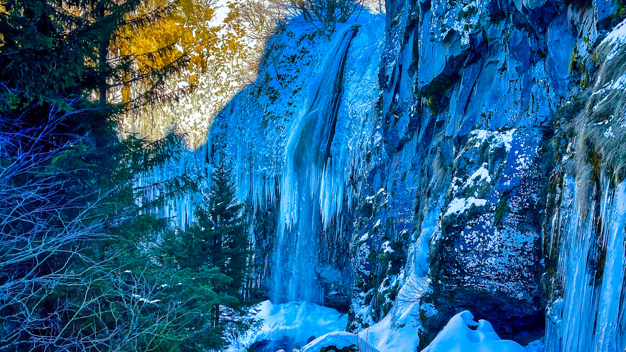 Mont Dore: The Grande Cascade, a Natural Treasure