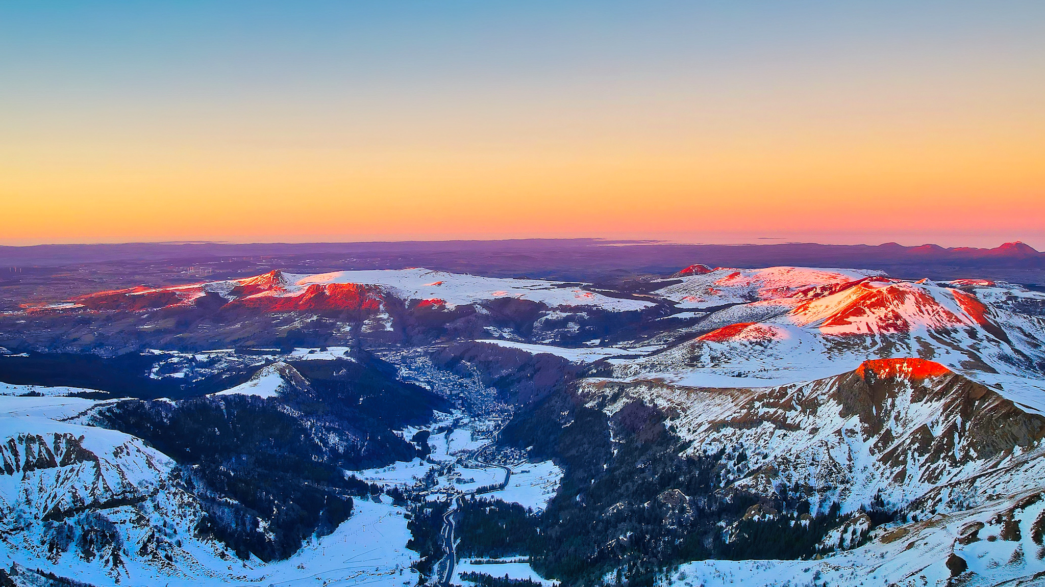 Sancy Massif: Dordogne Valley, Banne d'Ordanche, Puy Gros, Puy de la Tache, a Symphony of Landscapes