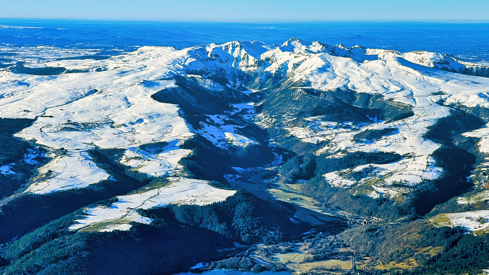 Auvergne: Splendors of Sancy - Dent du Marais, Lake Chambon, Chaudefour Valley and Summits