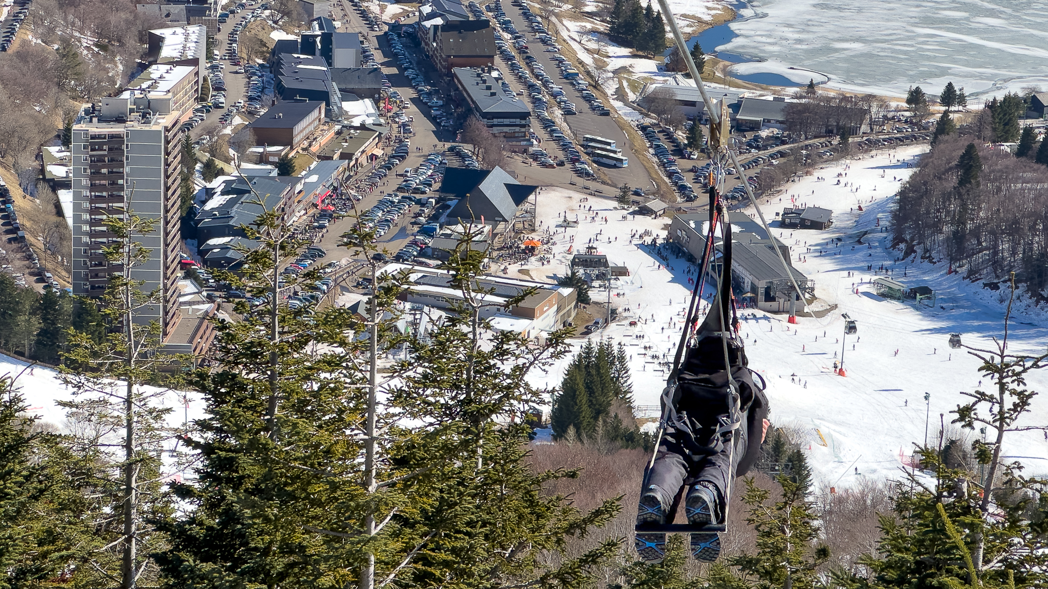 Super Besse zip line: Dive towards the Super Besse resort