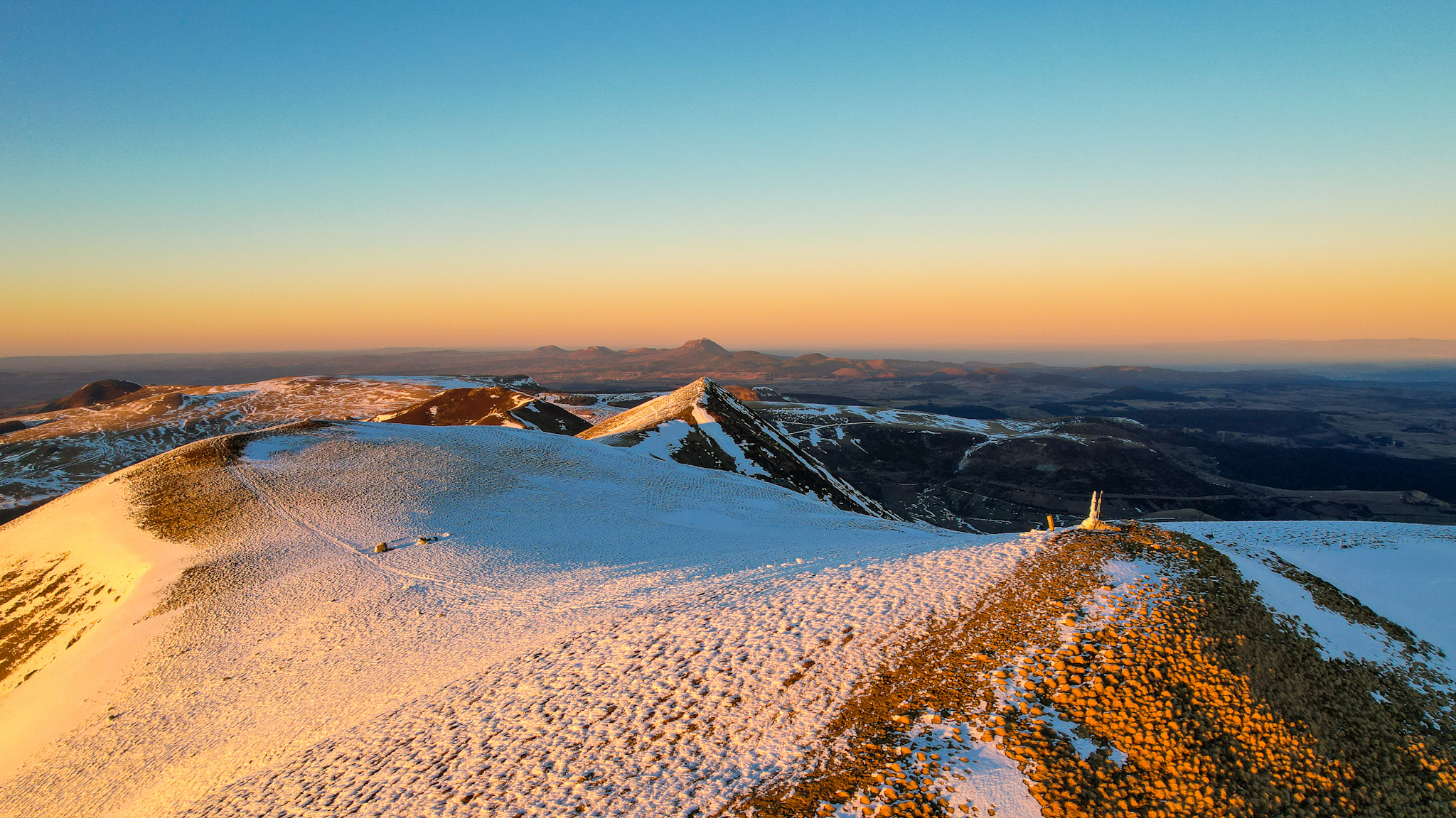 Puy de l'Angle: Exceptional View of the Majestic Puy de Dôme