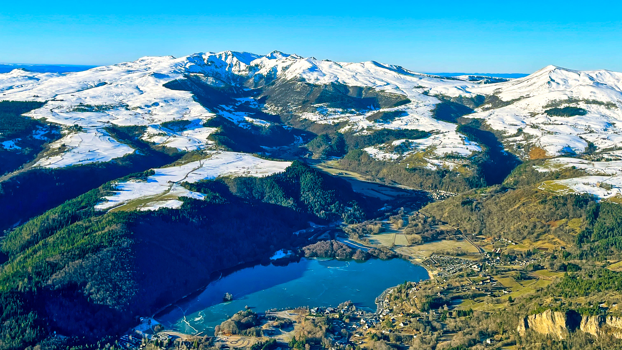 Chaudefour Valley - Lake Chambon: A bucolic and enchanting landscape.