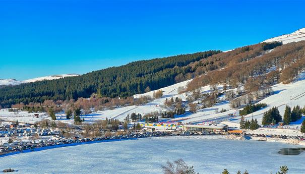 Room with a view of Lac des Hermines at Chalet Ma Cambuse in Super Besse.
