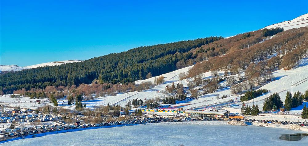 Room with a view of Lac des Hermines at Chalet Ma Cambuse in Super Besse.
