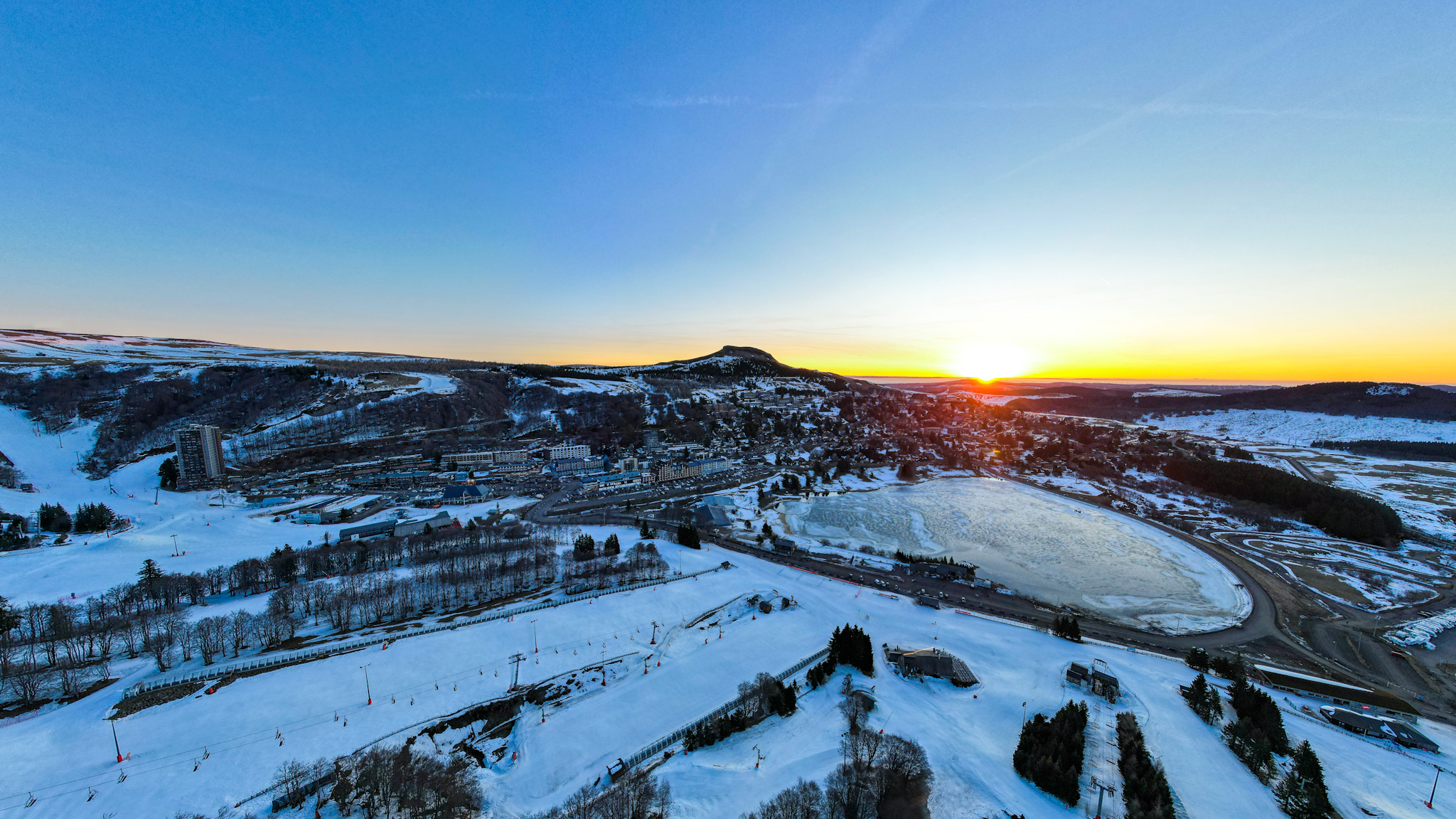 Super Besse: Magical Sunrise on Lac des Hermines