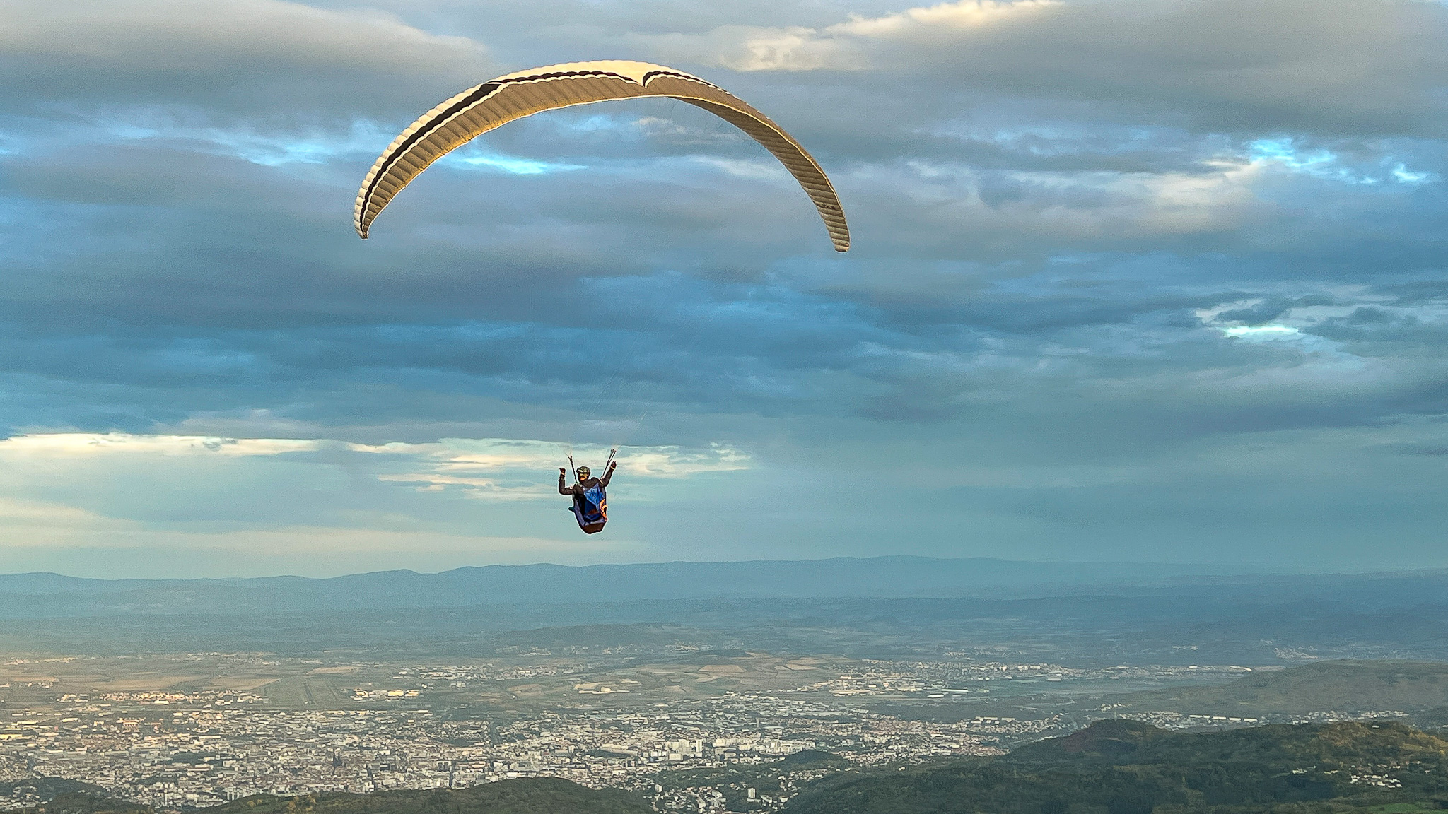 Puy de Dôme: Free Flight in Paragliding, Unique Sensation at the Summit