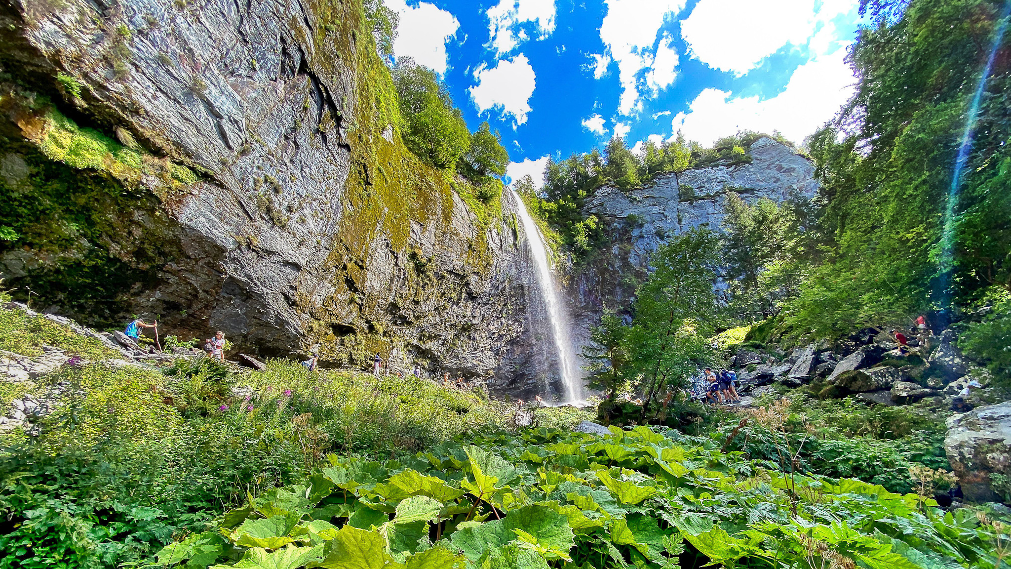 The Great Waterfall of Mont Dore: An Imposing and Magical Panorama