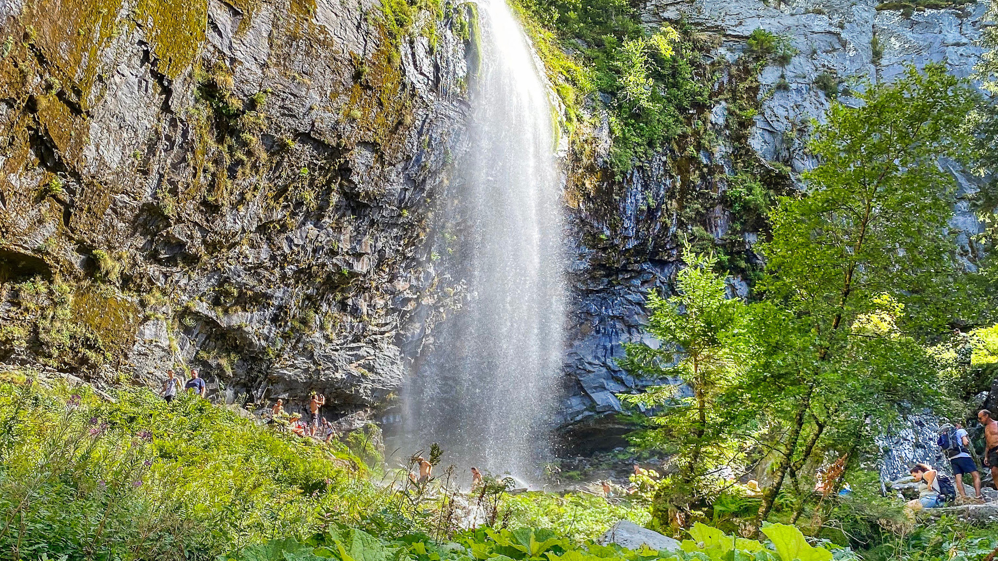 The Grande Cascade du Mont Dore: A Refreshing Bath and a Moment of Natural Pleasure