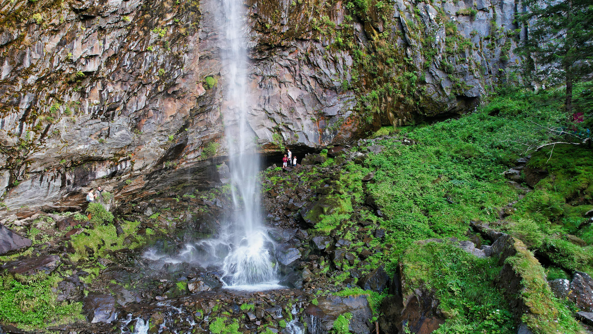 The Great Cascade of Mont Dore: A Magical Sunset on a Natural Spectacle