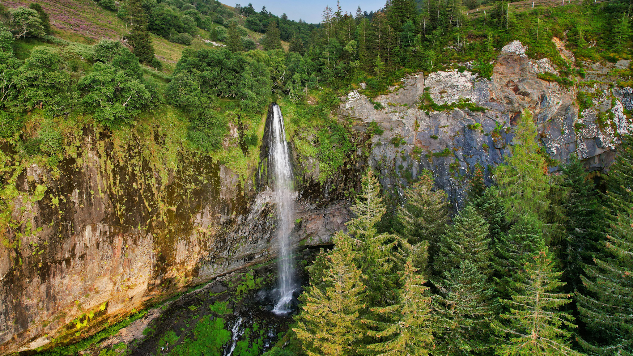 The Great Waterfall of the Sancy Massif: An Unmissable Natural Spectacular