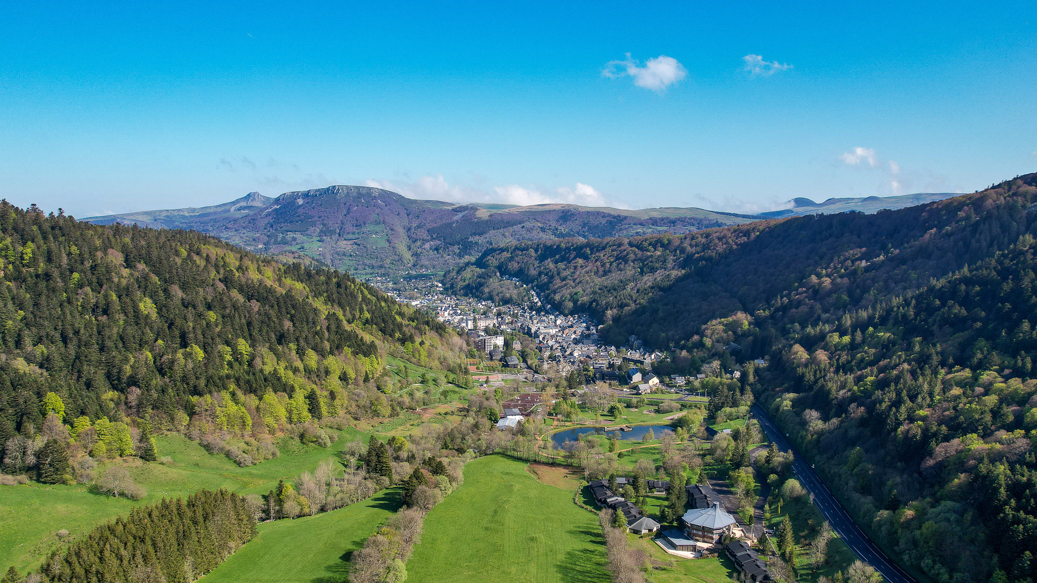 Mont Dore Valley: Nature blooming in Spring