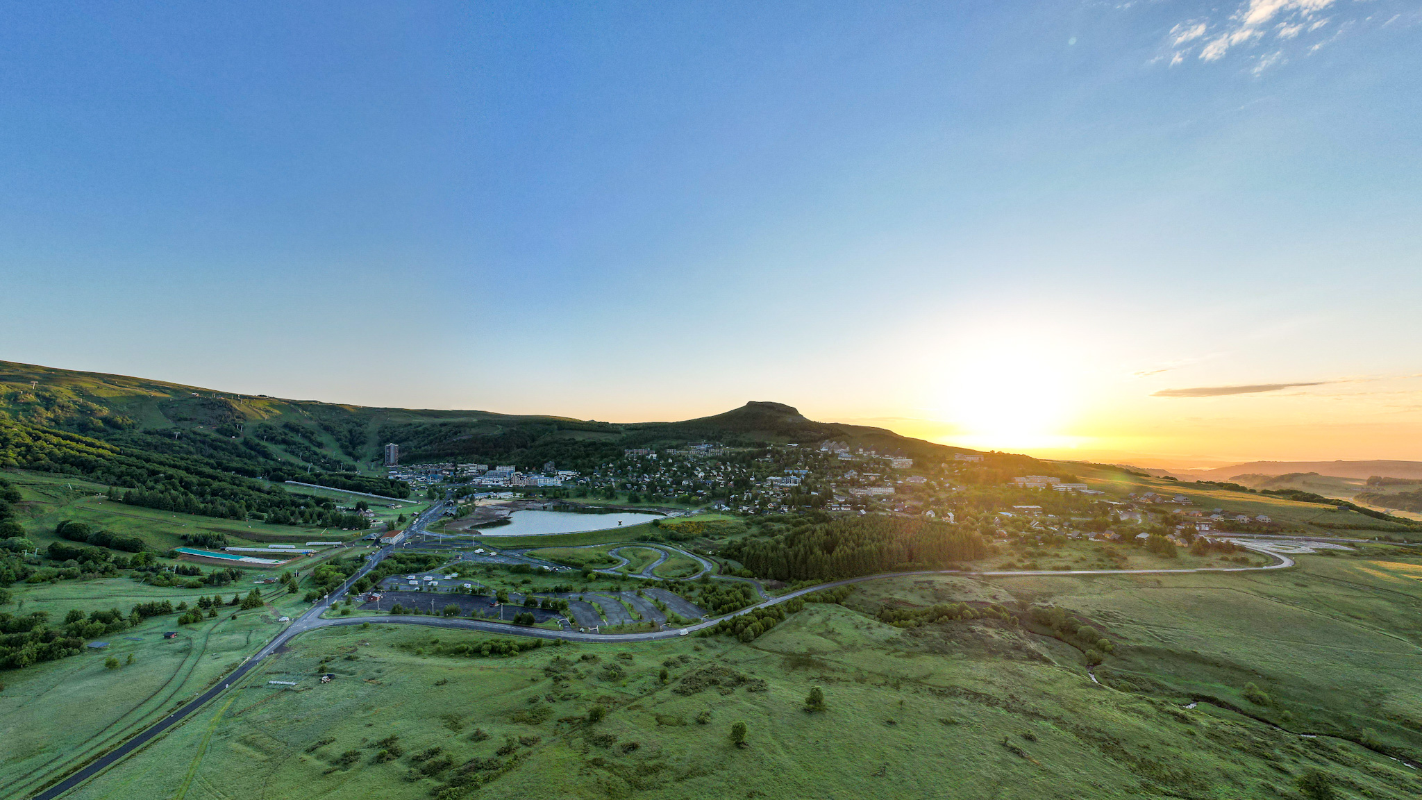 Super Besse: Spring Dawn - Sunrise over the Station