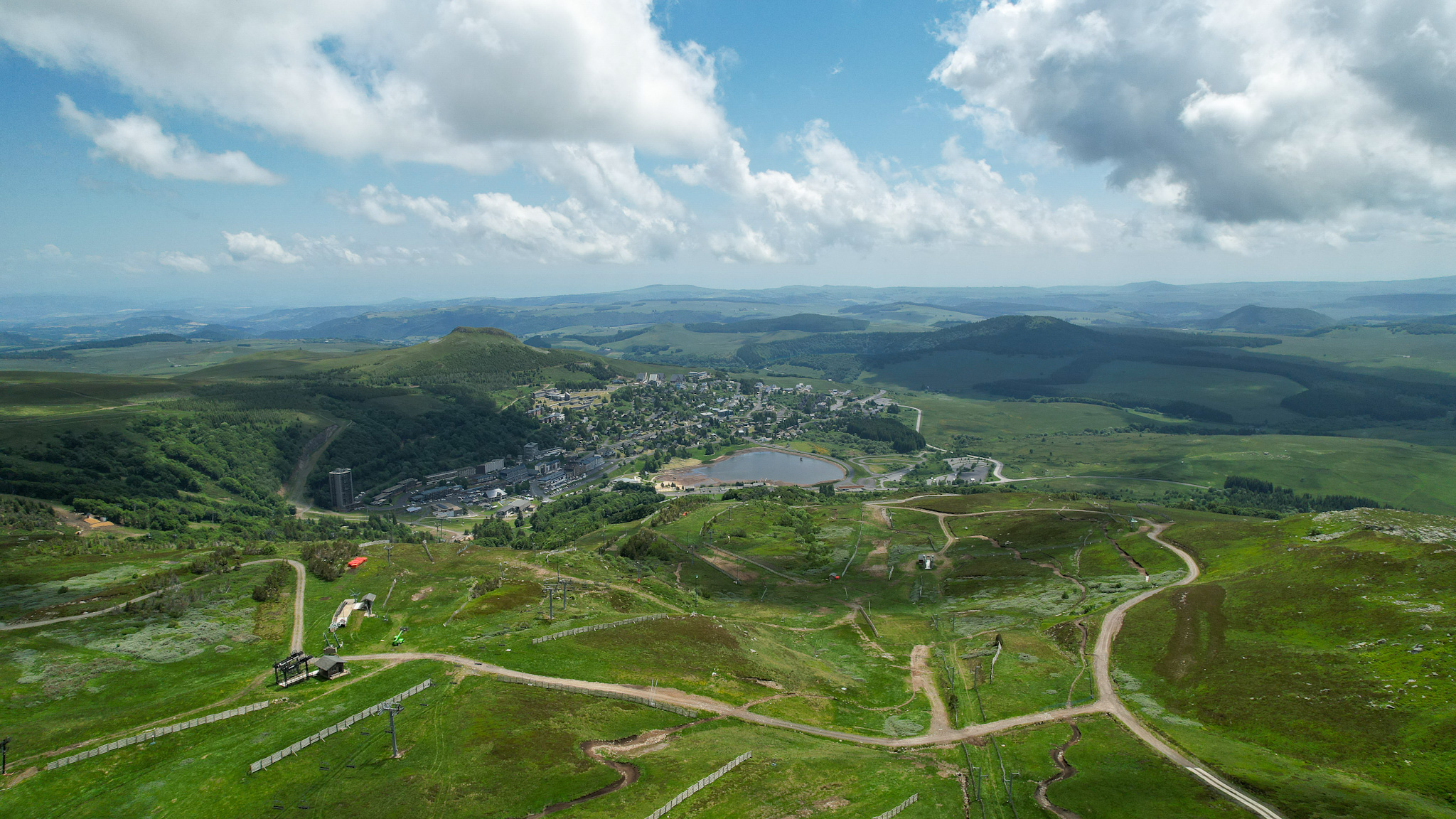 Super Besse: Outdoor Resort in the Sancy Massif