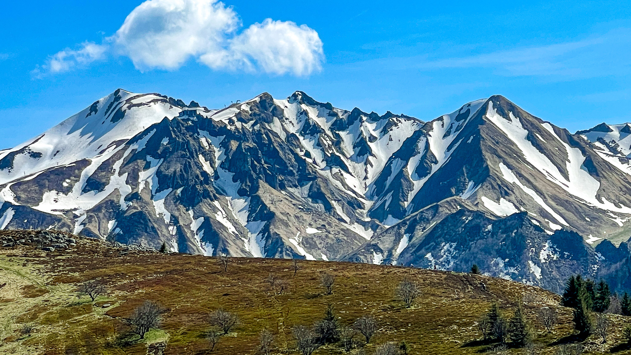 Sancy Massif: Snow-capped Summits, Impressive Spectacle