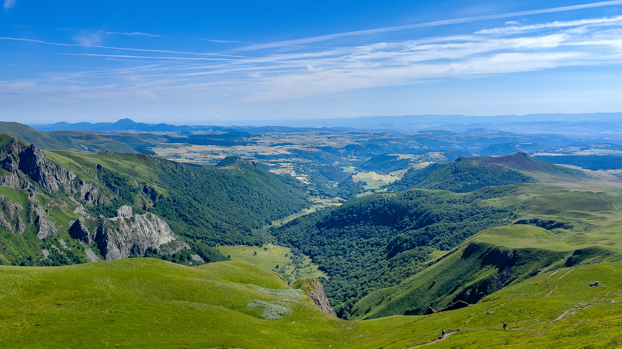 Summit of Puy de la Perdrix: Exceptional Panorama over the Chaudefour Valley