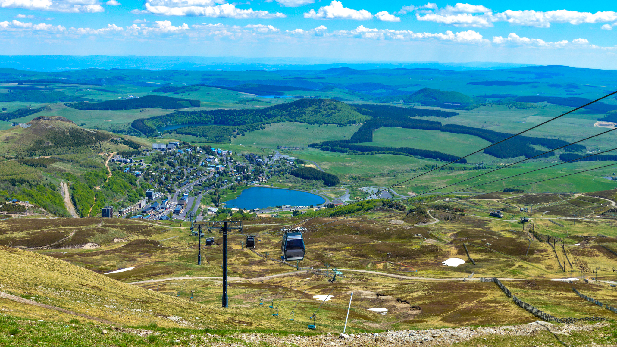 From the heights of Super Besse, a breathtaking view of the ski resort!