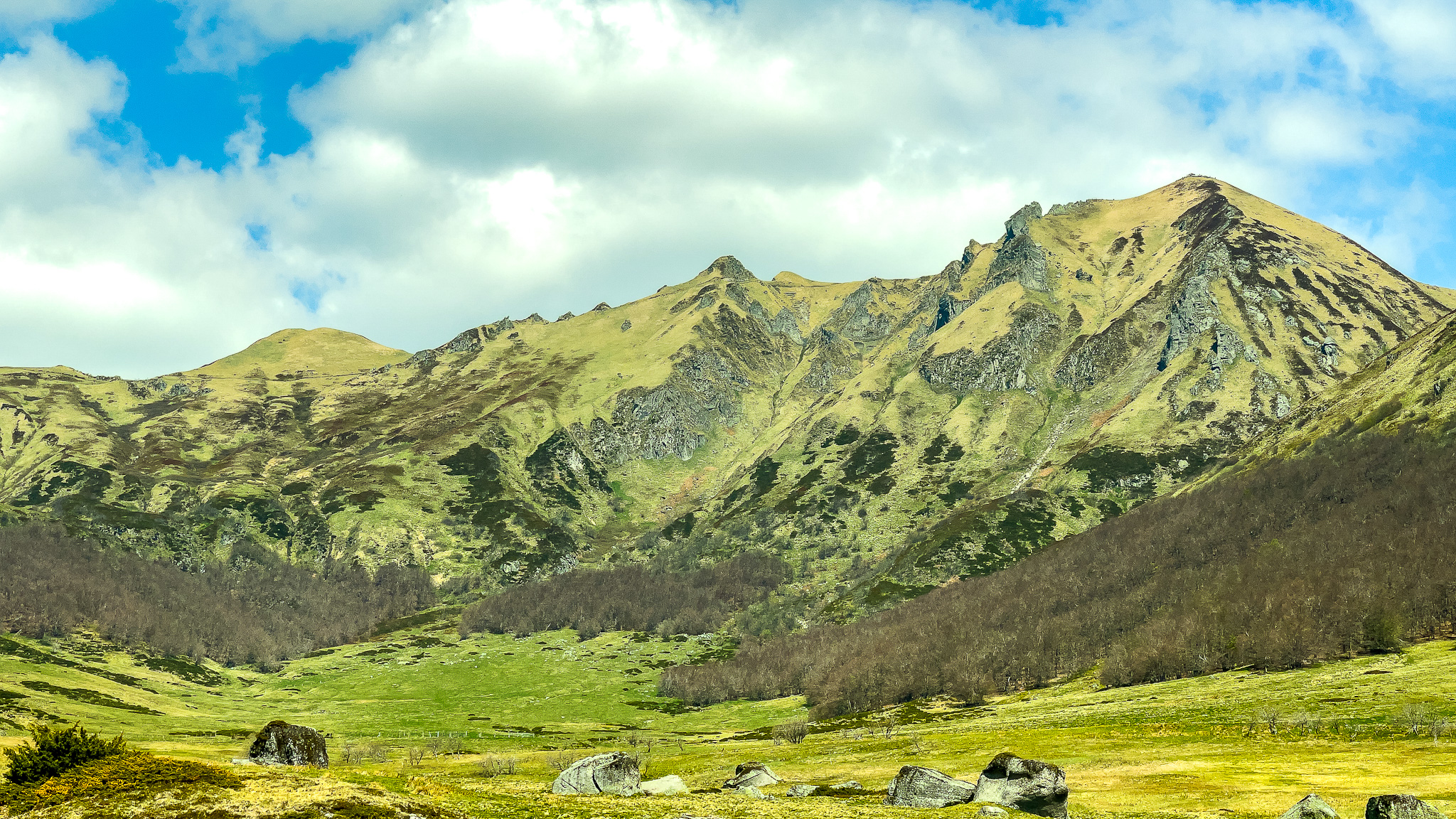 Super Besse: The Salt Fountain Valley awakens in spring!