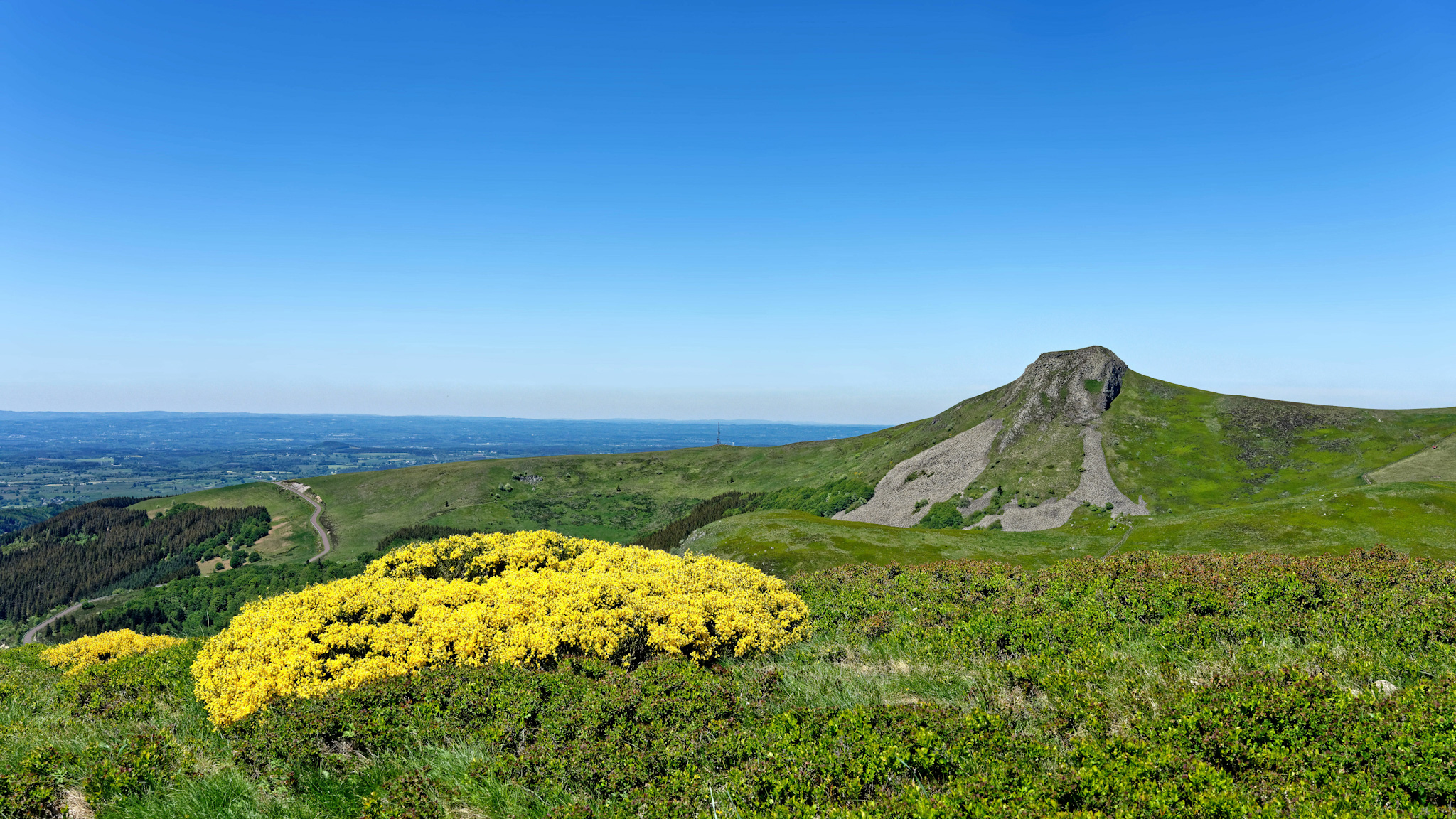 Mont Dore, the Banne d'Ordanche seen from Puy Gros