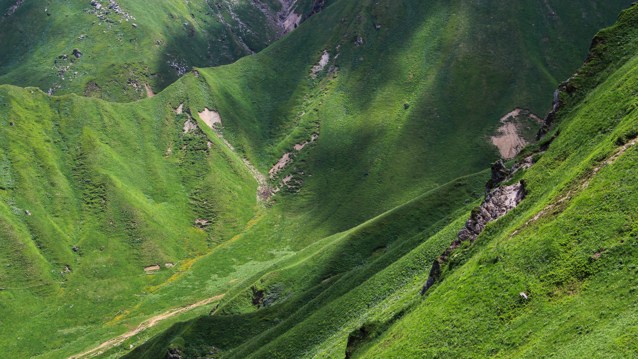 Mont Dore: Glacial Valley of Val de Courre - Wild Nature