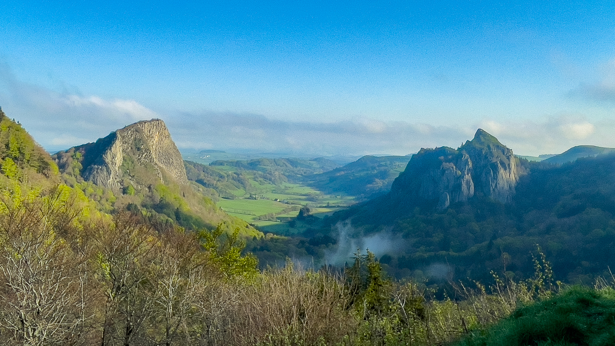 Mont Dore: Tuilière and Sanadoire Rocks - Natural Curiosities and Impressive Landscapes