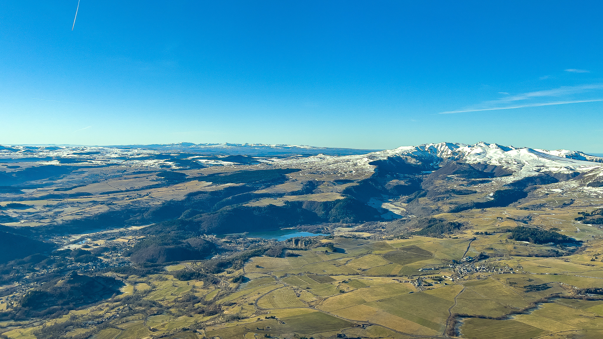 Murol - Col de la Croix Saint Robert: A picturesque route through the Auvergne landscapes.