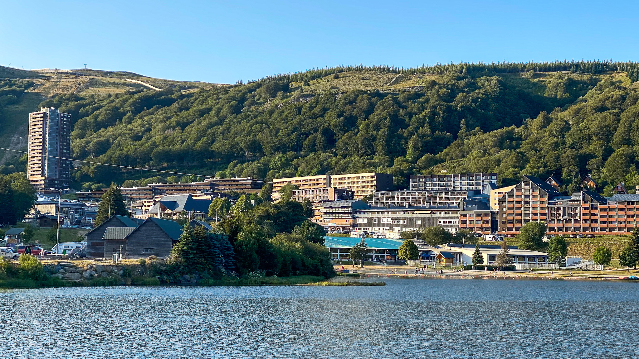 Super Besse: Discovery of the Town Center of the Station