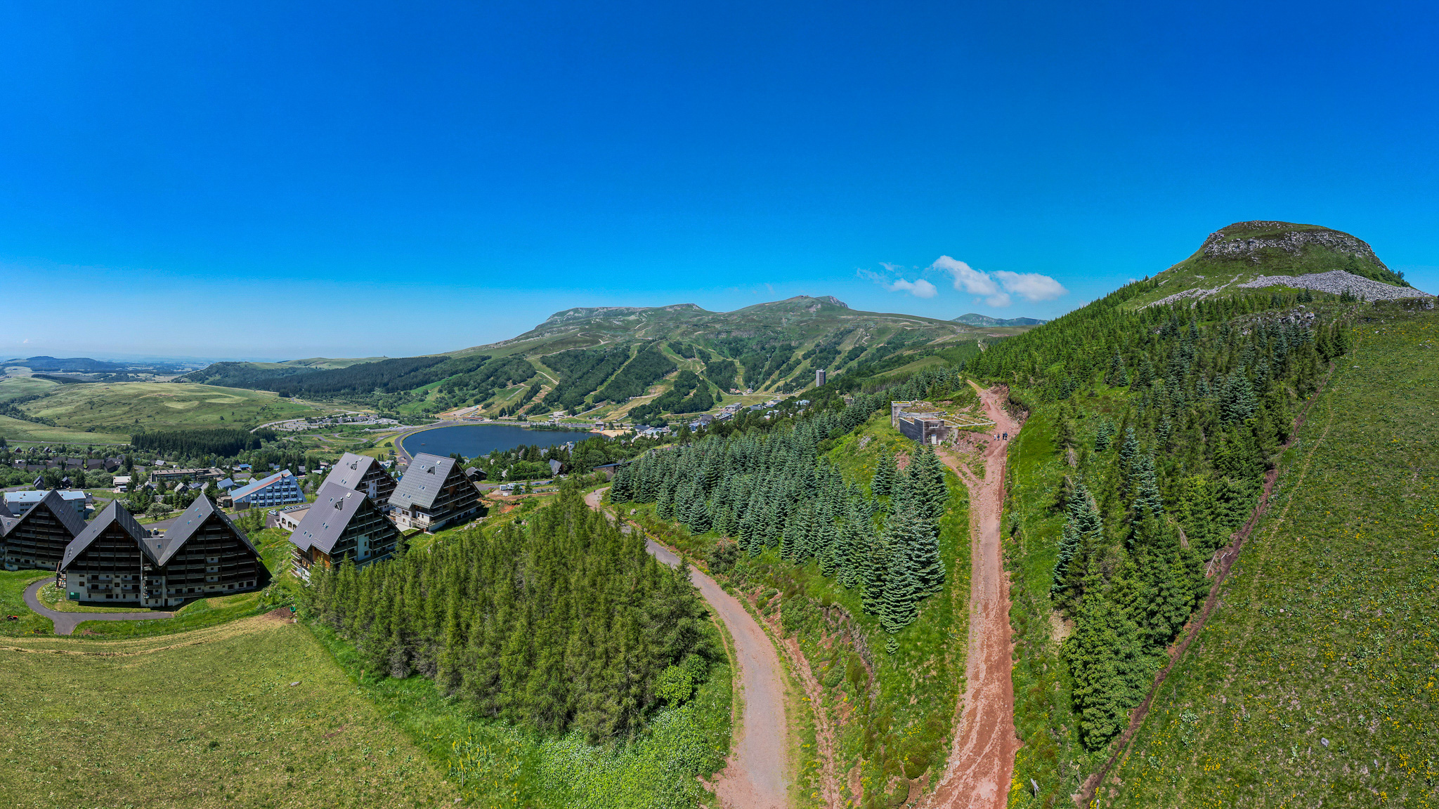 Puy de Chambourguet: Splendid panorama of the Super Besse resort