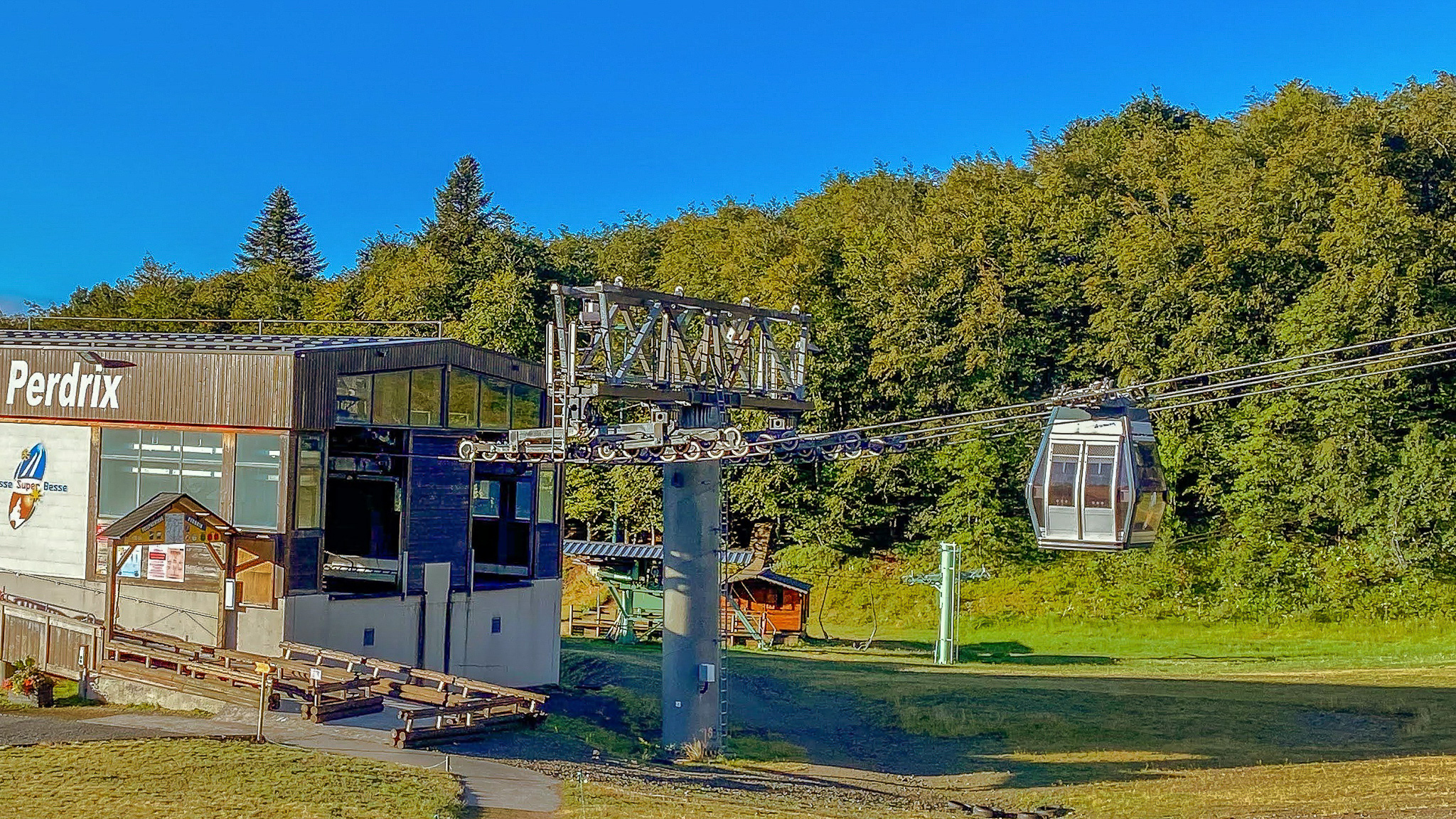 Super Besse: Ascent by cable car to Puy de la Perdrix