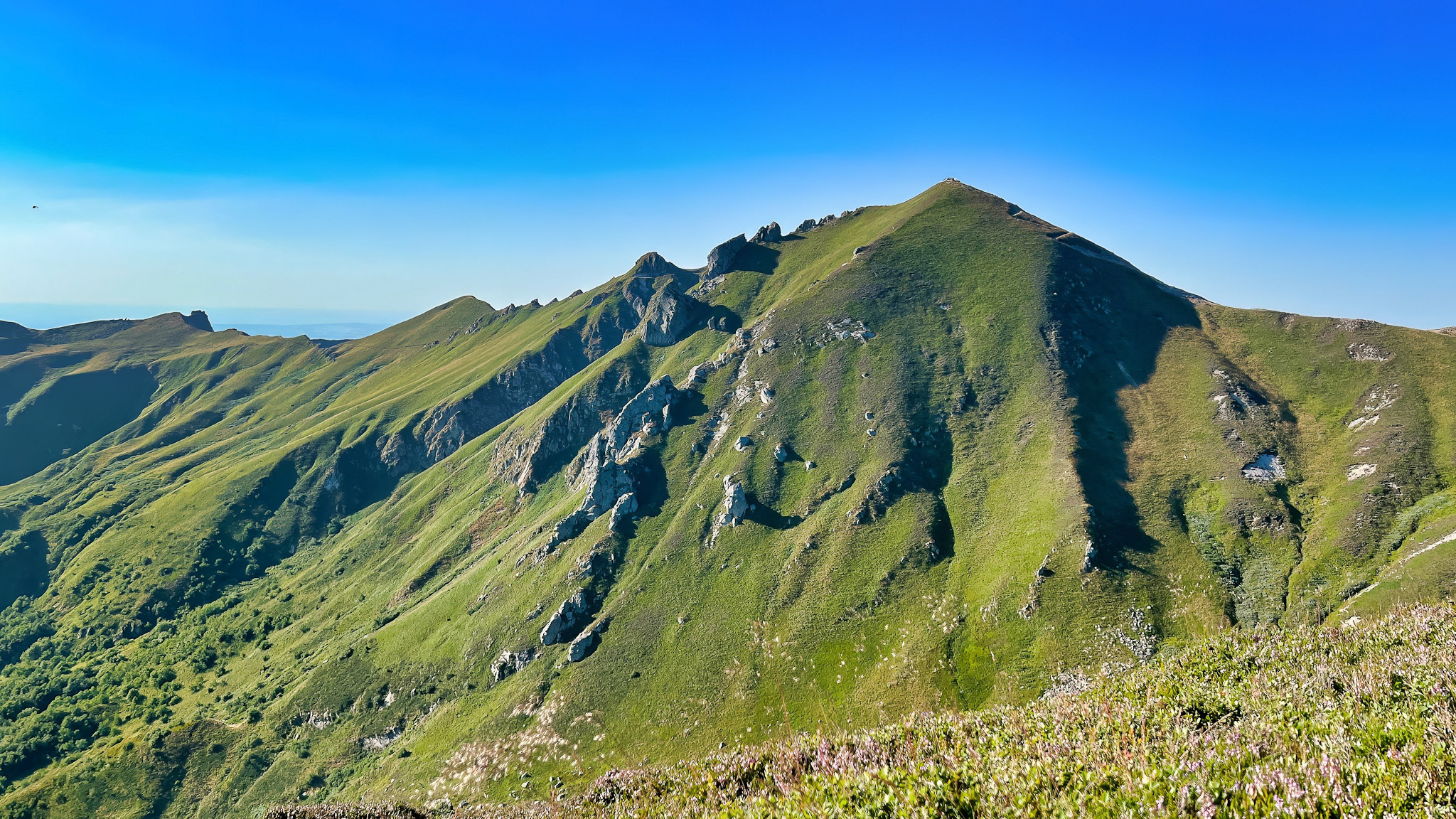 Puy de Sancy seen from Puy Gros: Splendid Panorama from the Fontaine Salée