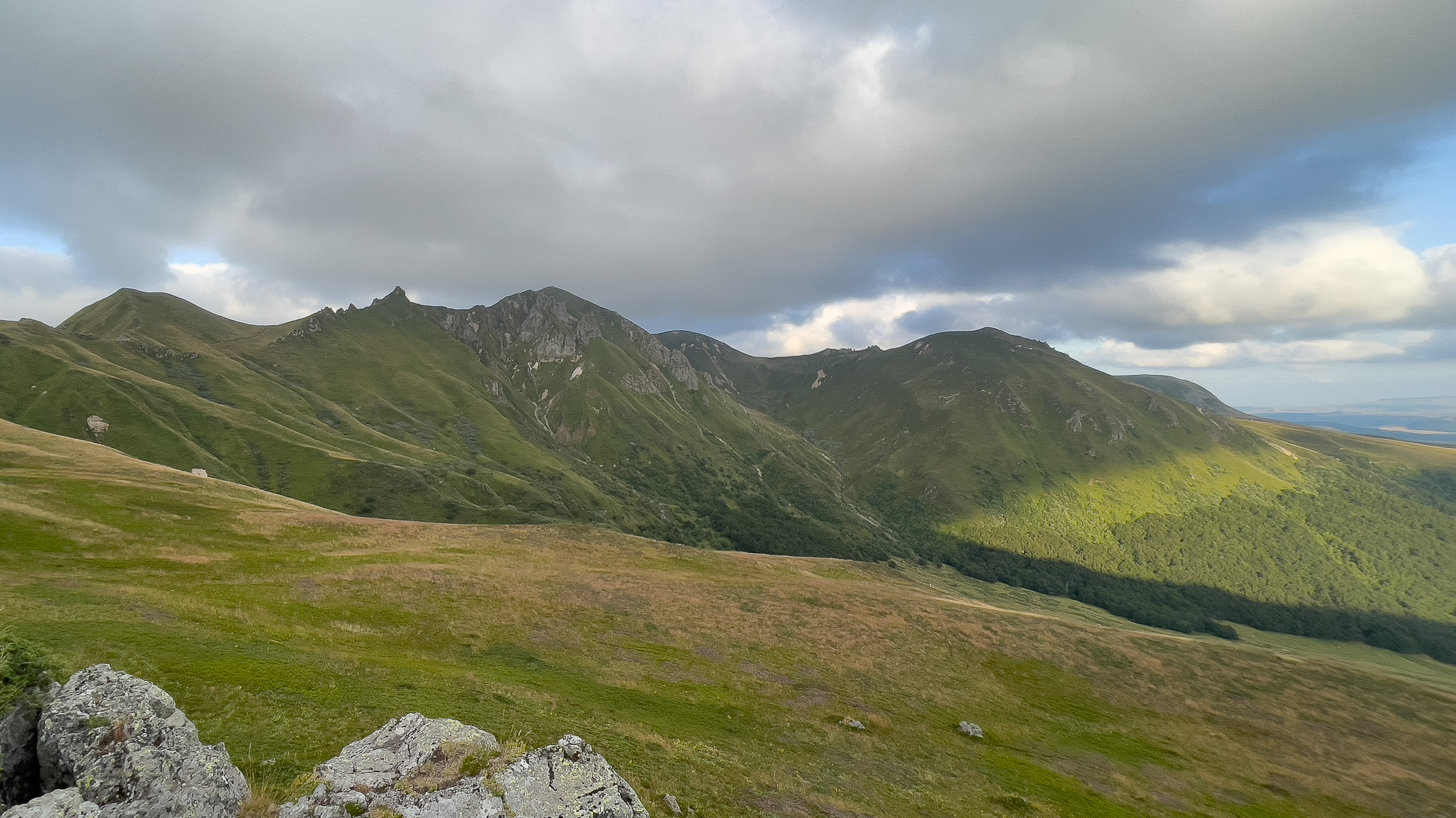 Cirque de la Fontaine Salée: Natural Wonder and Magnificent Landscapes of Sancy