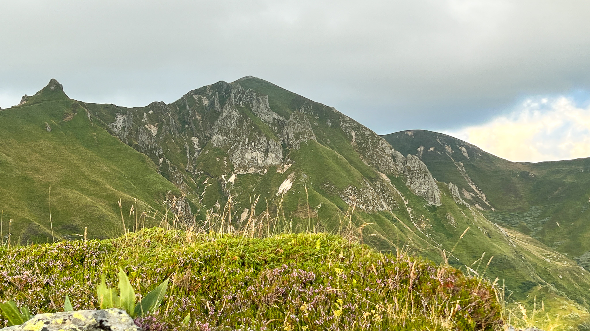 Puy de Sancy and Fontaine Salée Valley: Natural Harmony and Splendor of Sancy