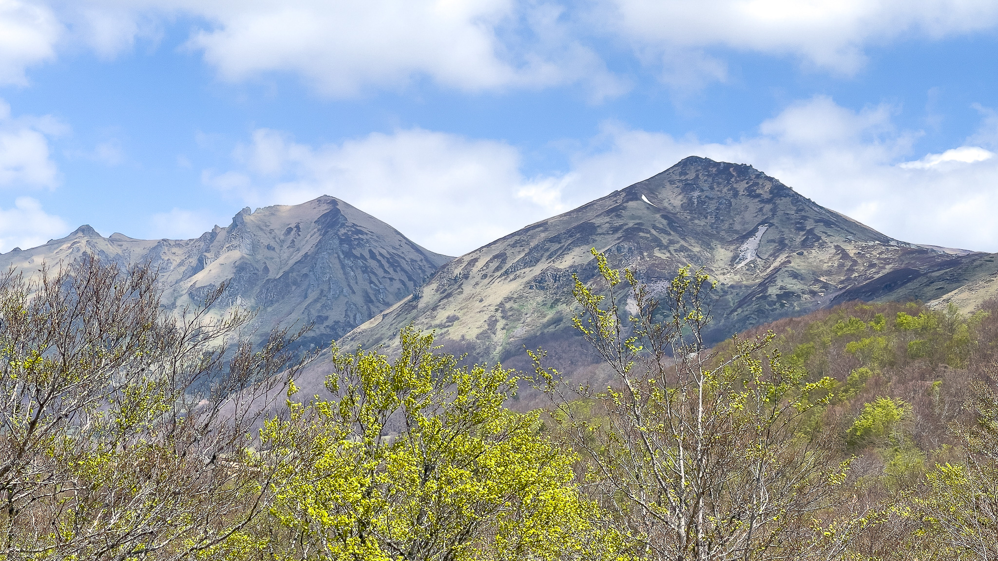 the Fontaine Salée, the Puy Gros and the Puy de Sancy