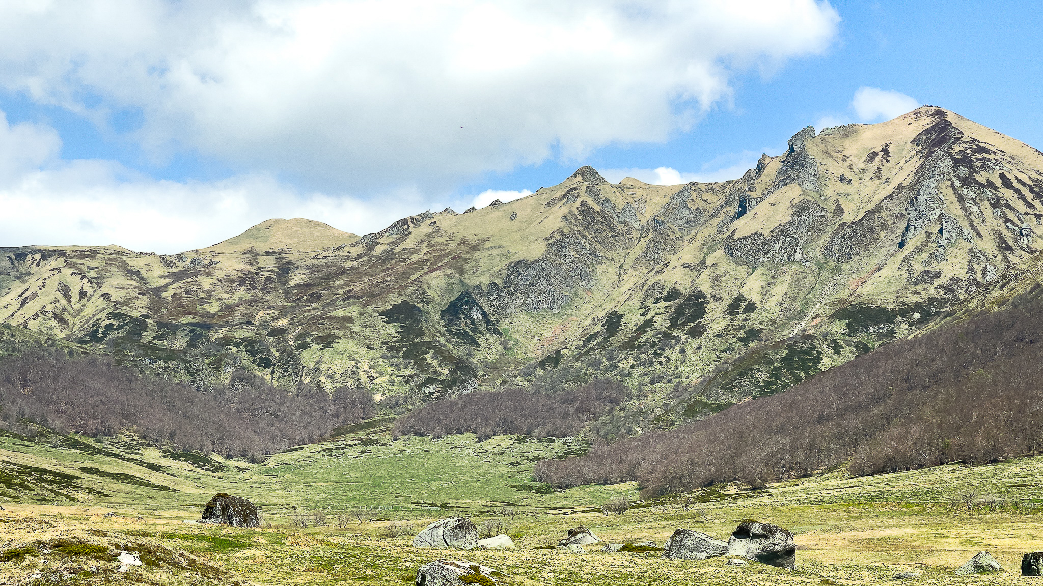 Fontaine Salée: Natural Paradise in the Heart of the Sancy Massif