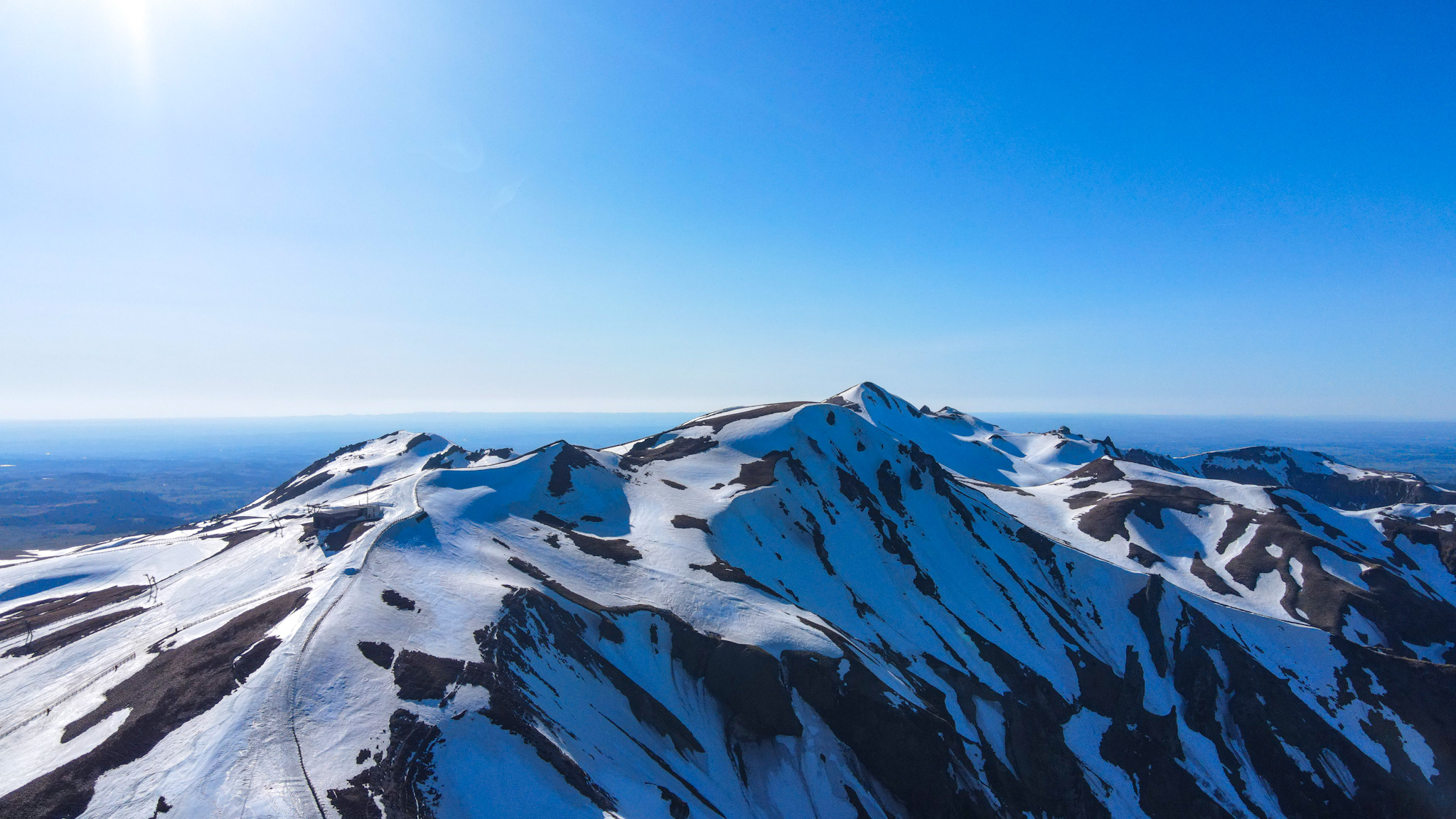 Super Besse, last spring snow on Puy de la Perdrix and Puy Ferrand