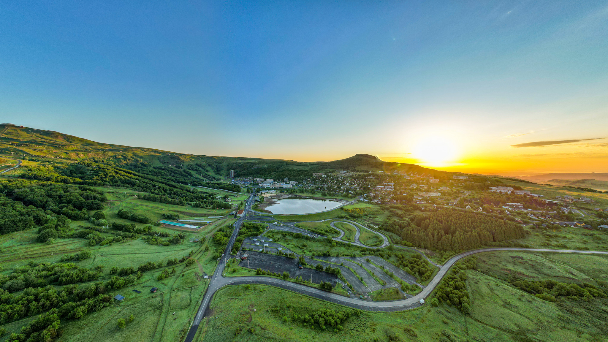 Spring sunrise in Super Besse