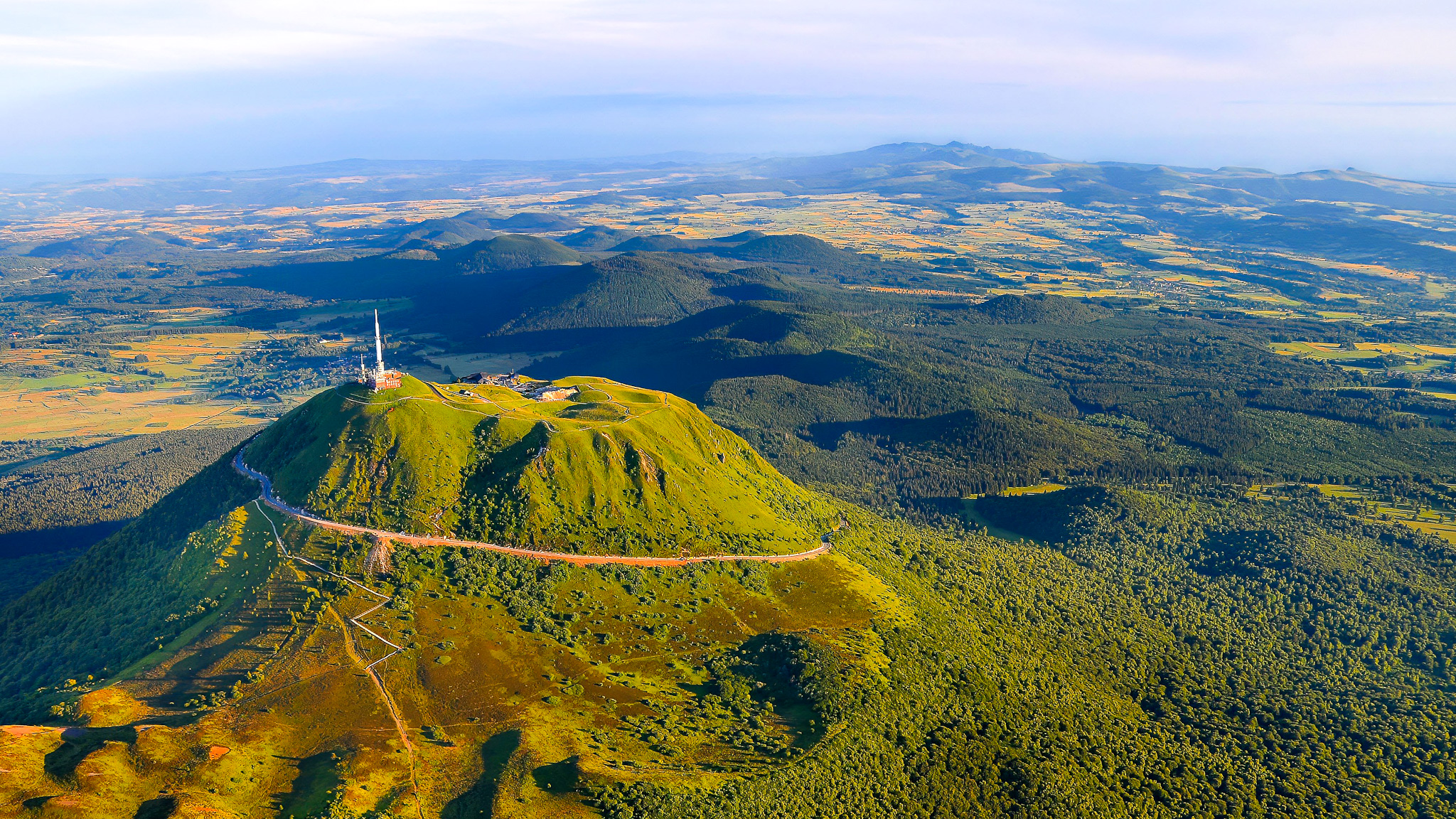 Puy de Dôme: Exceptional Panorama of the Chaîne des Puys and the Massif du Sancy