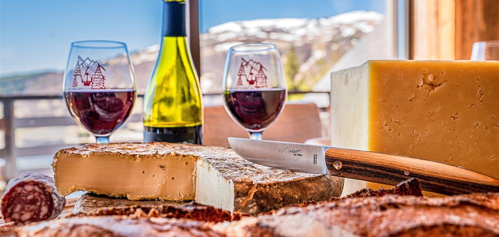 Delights of Auvergne: Bread, Saint-Nectaire Fermier and Flavors of Cantal